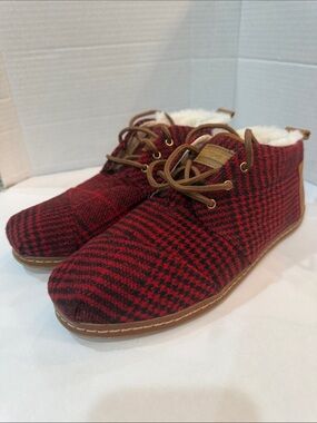 TOMS Bota Chukka Ankle Boot Red Plaid Faux Fur Sz 8.5 EUC Venice Collection